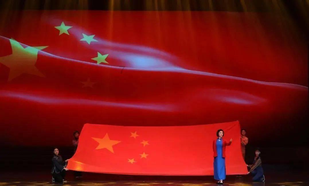 95后数学老师课余时间带孩子们学习舞蹈
